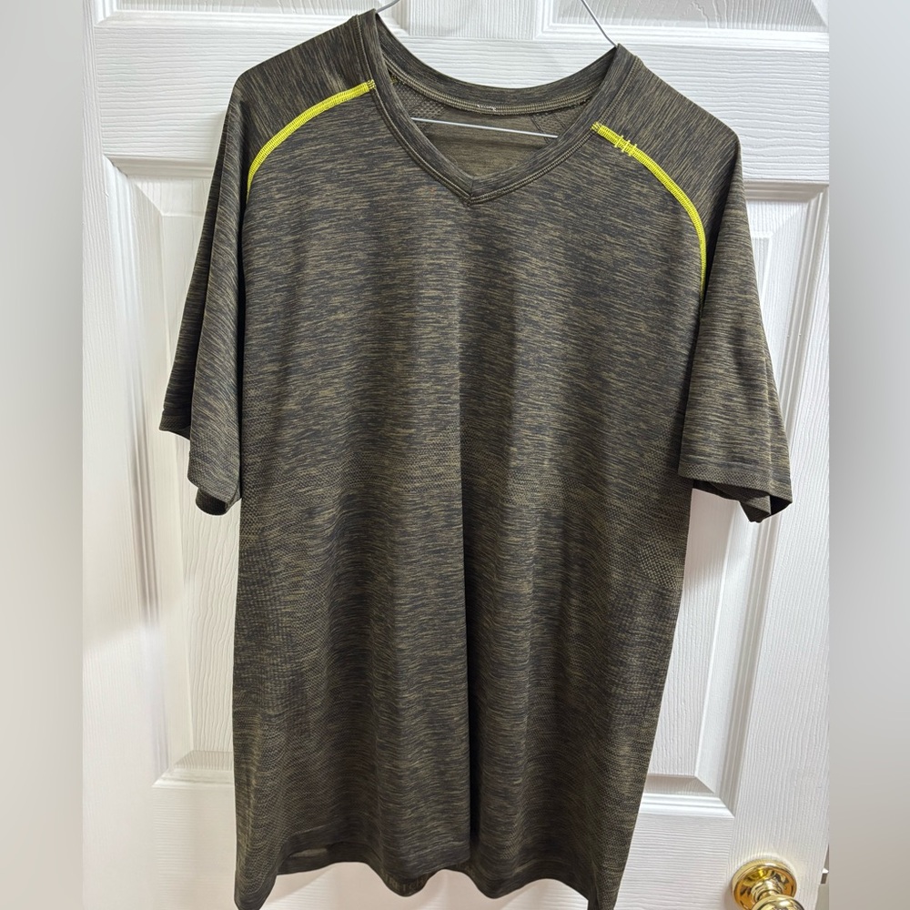 Lululemon men’s XL Metal Vent Tech shirt